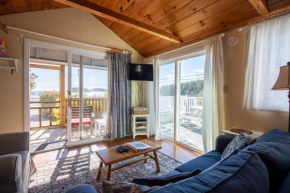 Coastal Cottage with Waterfront Views